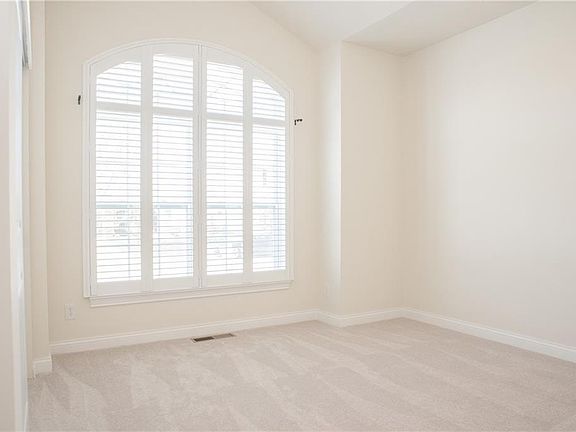 5th image of 6307 Silver Leaf Dr