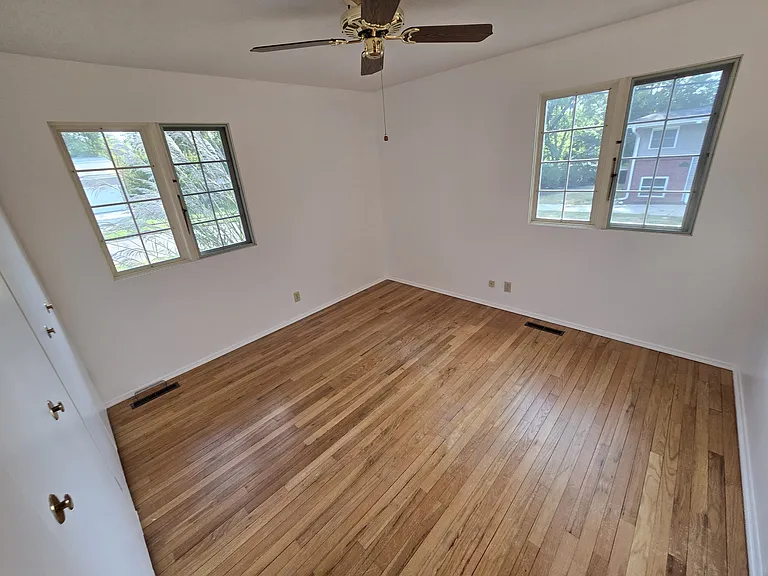 420 Steinway Rd — Photo 7