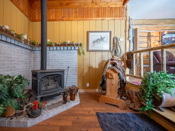 610 Avenue F, Powell, WY 82435