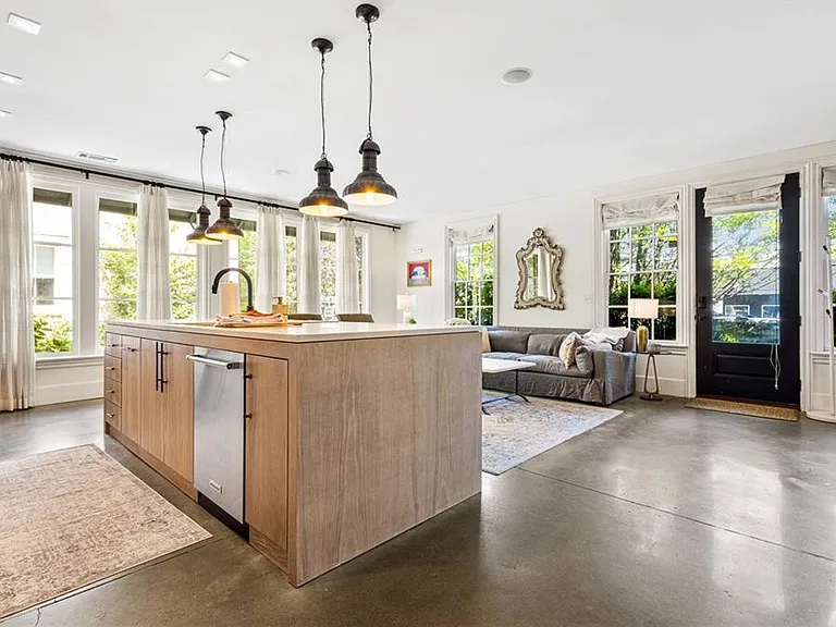 2067 Telfair Cir #B — Photo 10