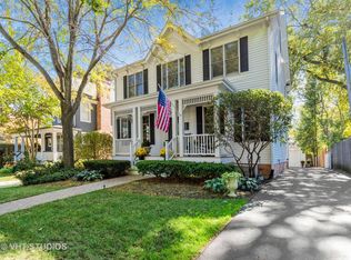 407 Meadow Ln, Libertyville, IL