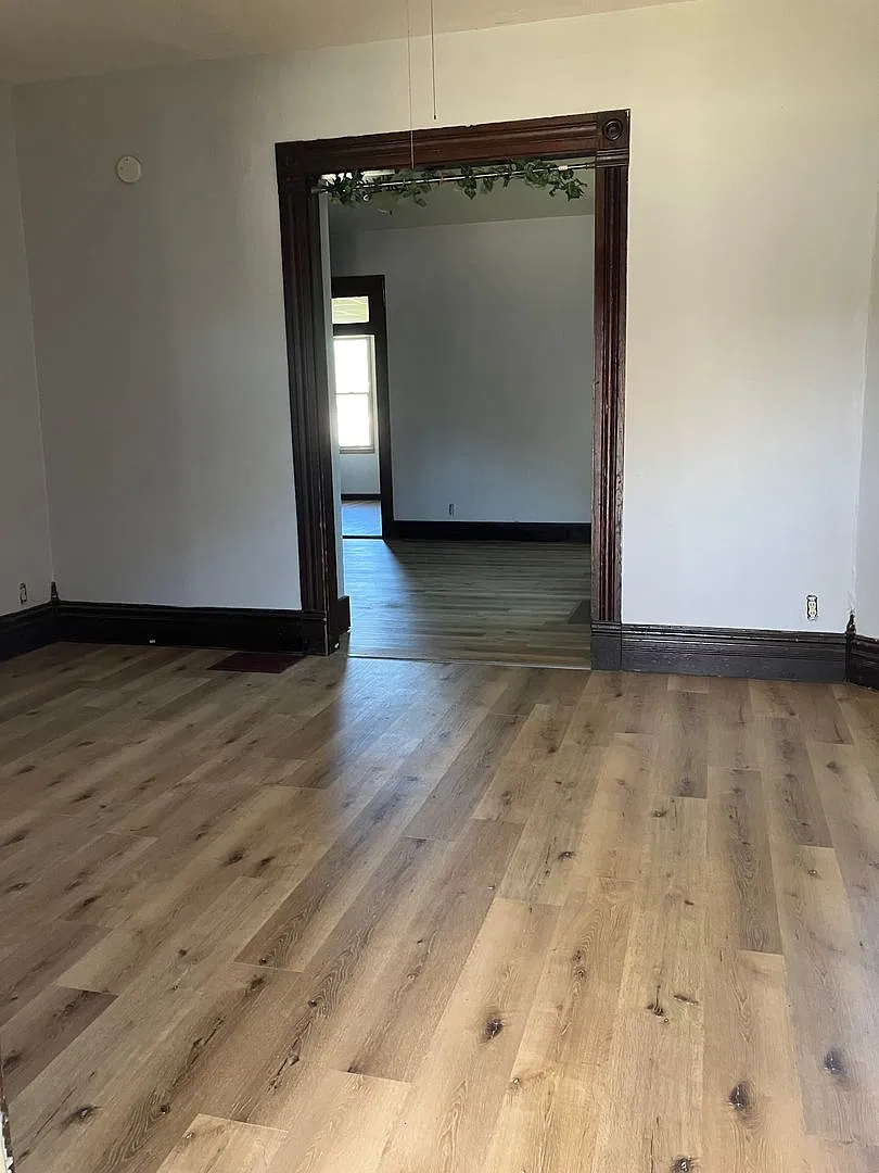 430 2nd Ave — Photo 2