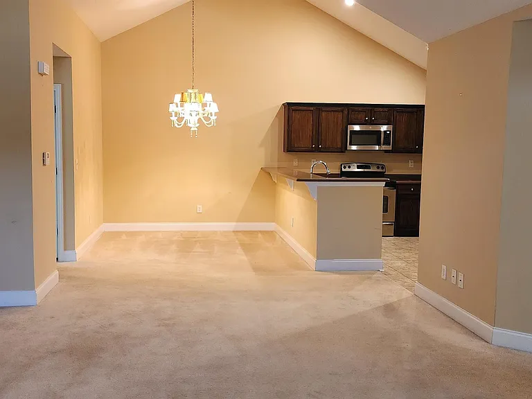 402 Nandina Ct — Photo 3