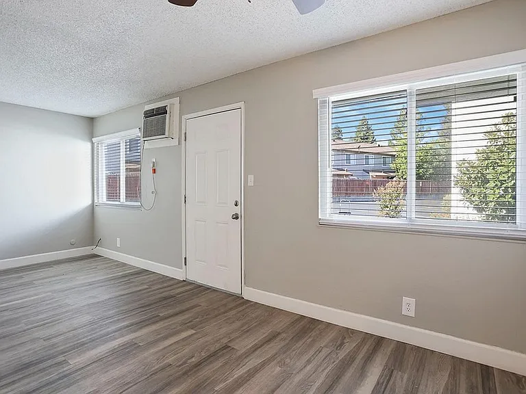 Elevate Apartments — Photo 11