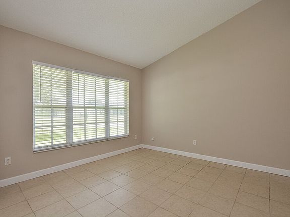 3rd image of 1306 Silverthorn Dr