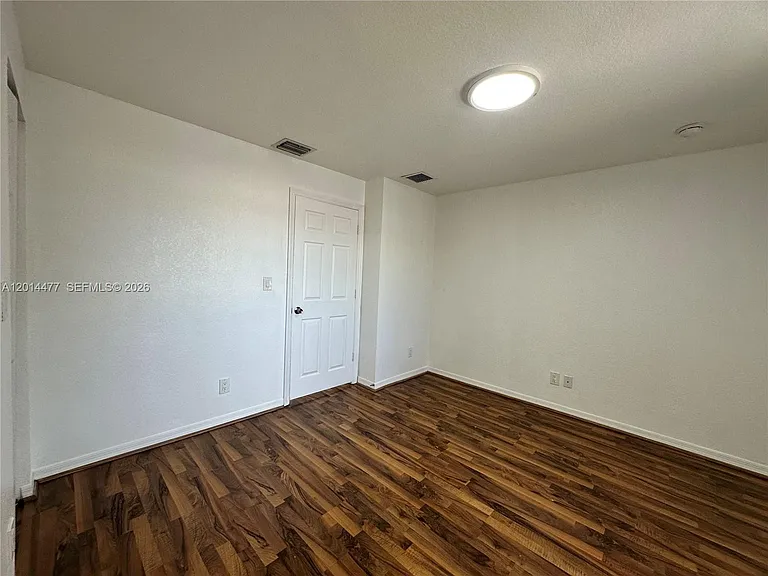 324 NE 3rd St #D — Photo 23
