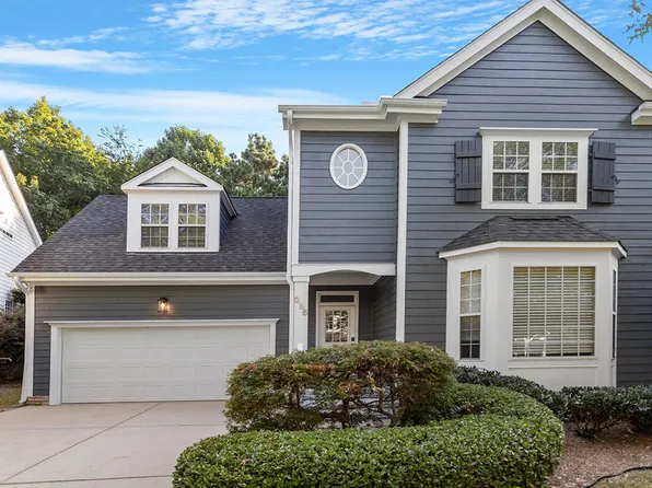 235 Thorndale Dr, Holly Springs, NC 27540