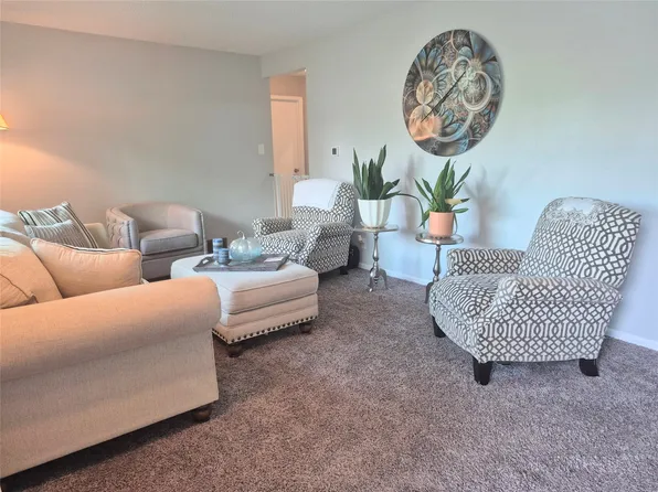 435 E Leach Ave, Des Moines, IA 50315
