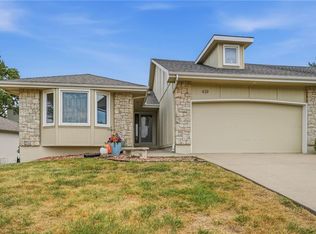 419 NW Timberbrooke Dr, Lees Summit, MO 64081