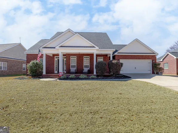 300 Hunts Landing Dr, Kathleen, GA 31047