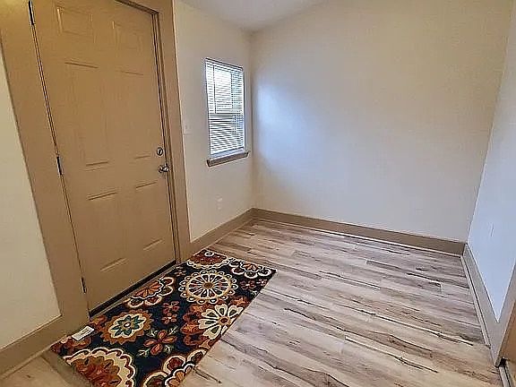 4th image of 113 E Velma Ave