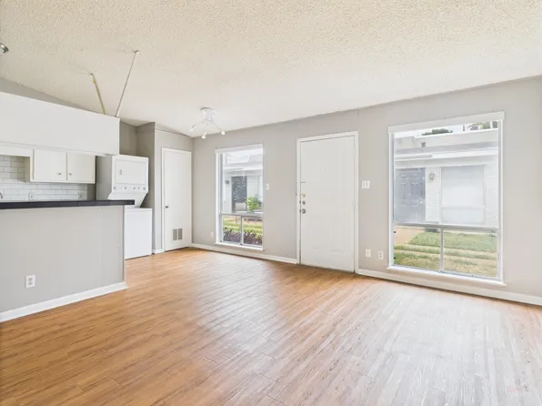 616 W 51st St APT 104, Austin, TX 78751