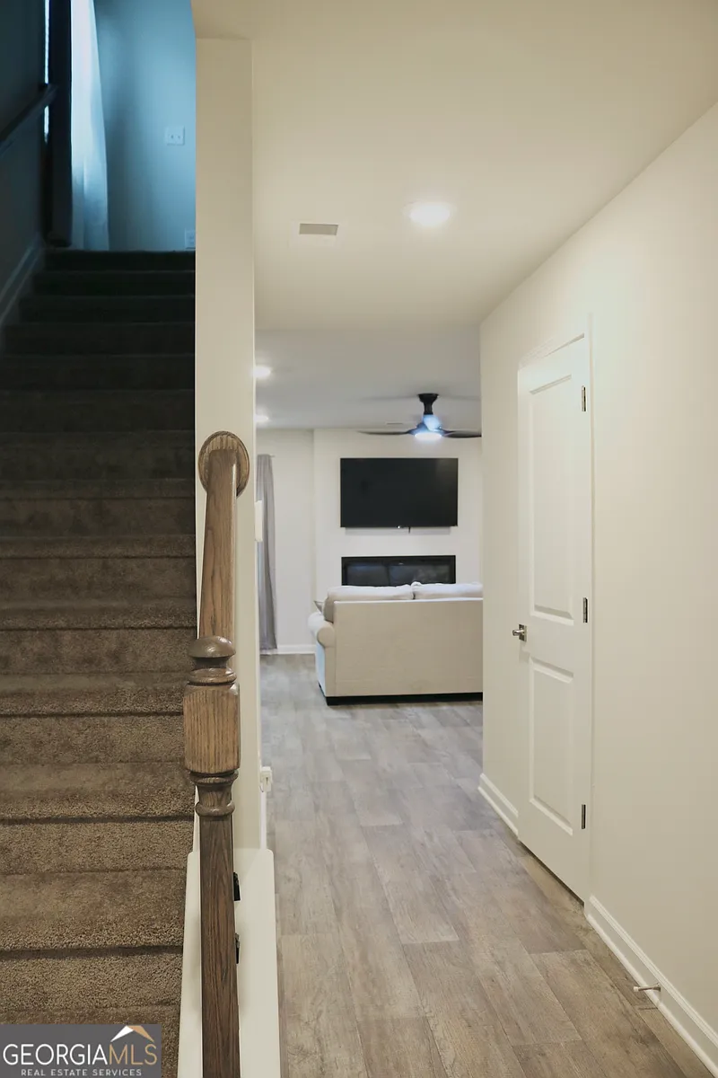 Building Photo - 204 River Meadow Dr