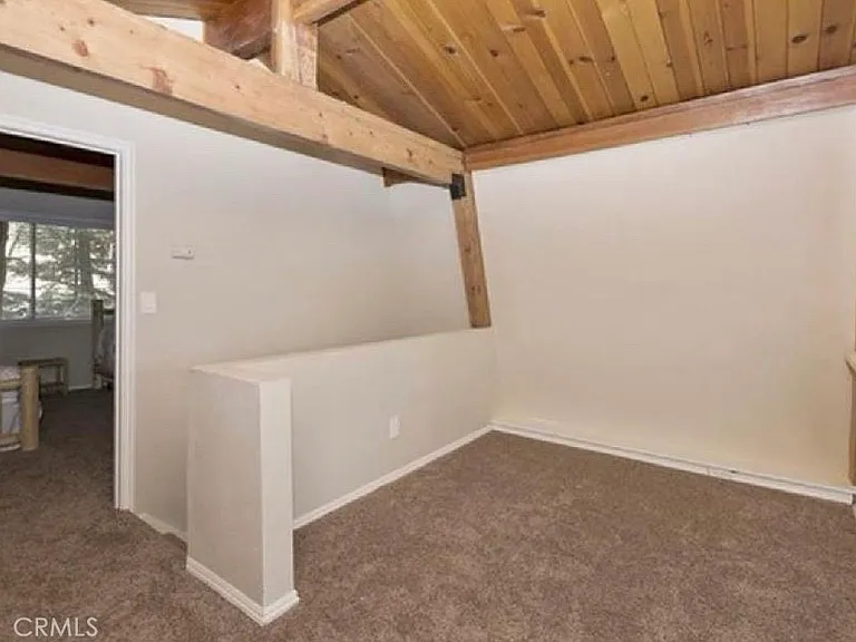 565 Rose Ln — Photo 17