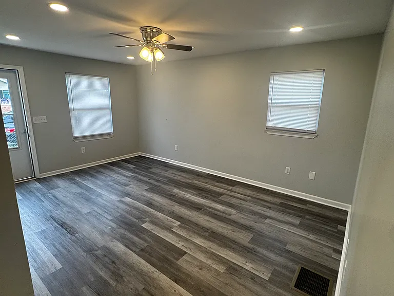 2857 E 6th Ave — Photo 13