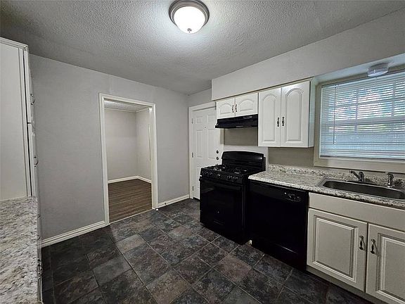5th image of 3005 Tanglebriar Dr