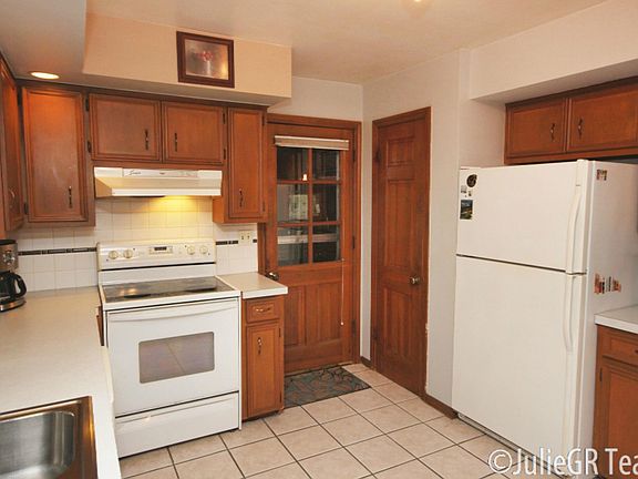 5th image of 194 Sunnyview Dr SW
