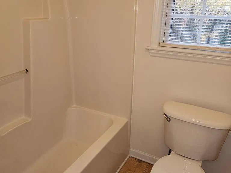 860 Darby St — Photo 3
