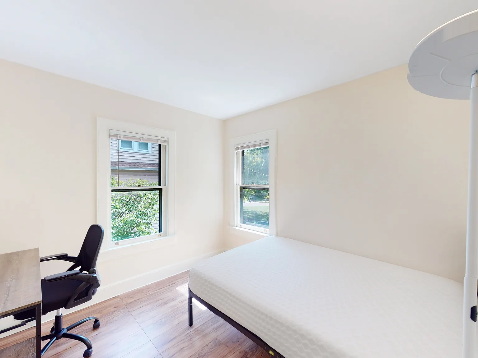 5 bed, $3,000 — Photo 3