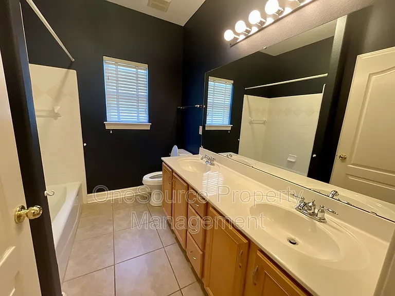 979 Watersview Dr — Photo 26