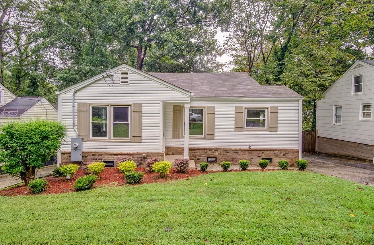 3 bed, 1300 sqft, $2,100 — Photo 1