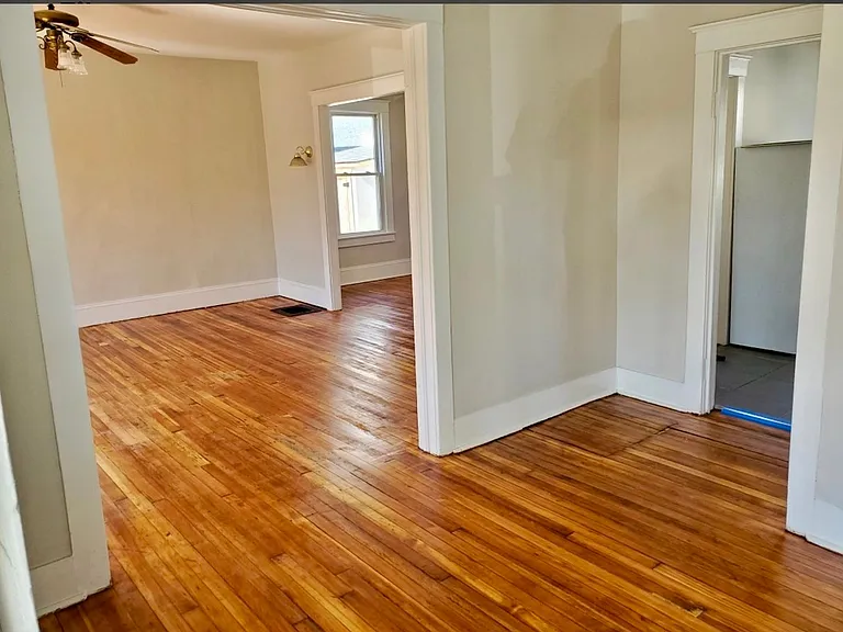 40 Clinton Ave — Photo 2