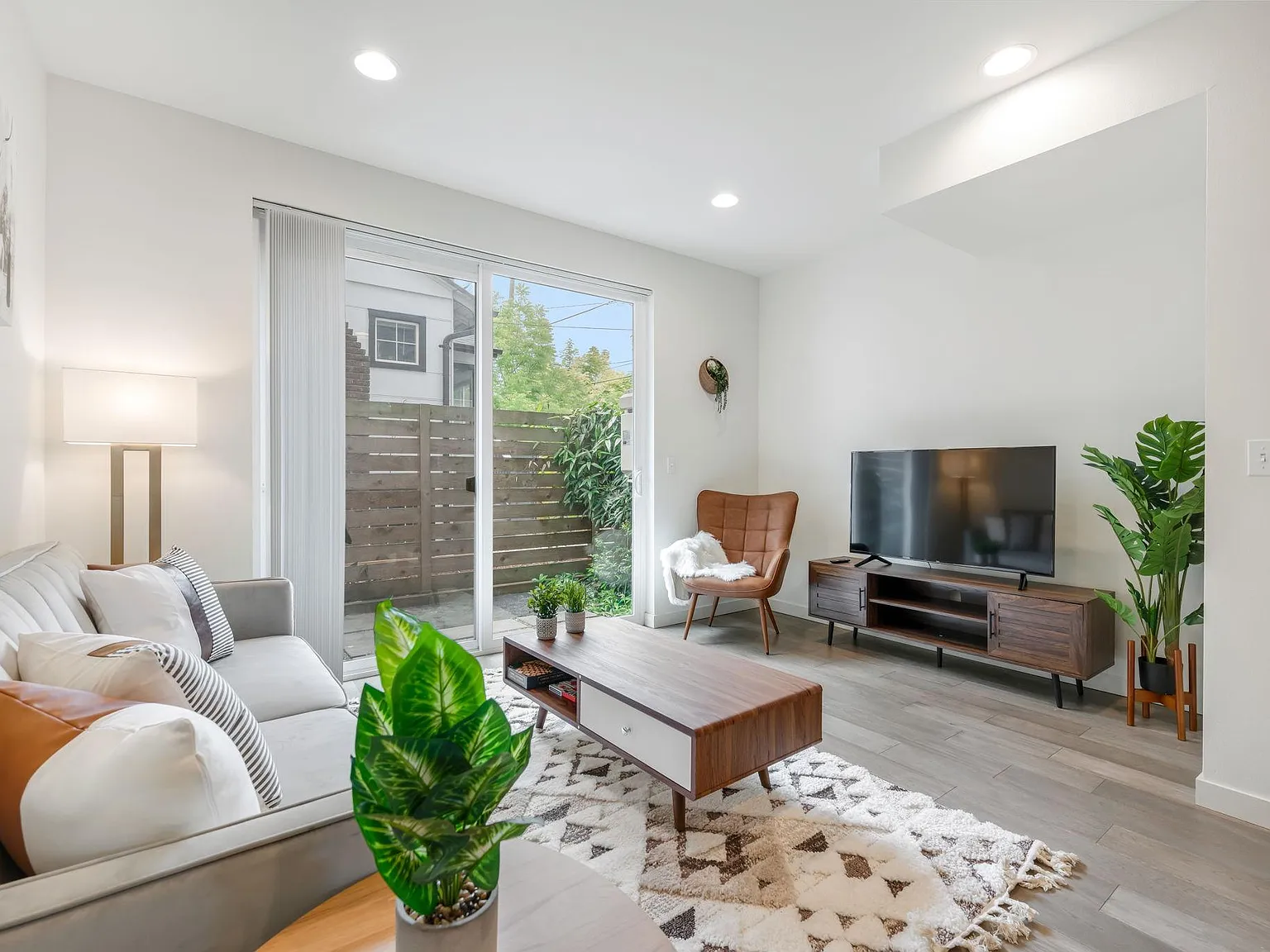4602 Phinney Ave N — Photo 3