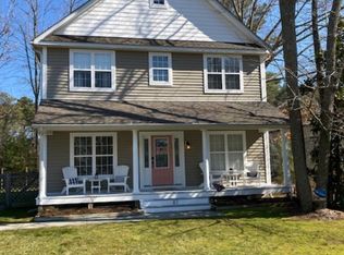 87 Main St, Reedville, VA 22539