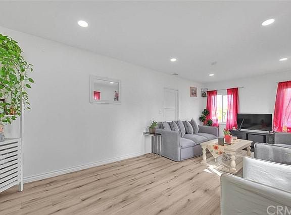 4th image of 1233 East Broadway