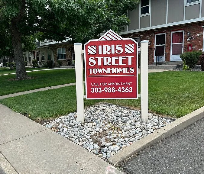 2565 Iris St — Photo 32