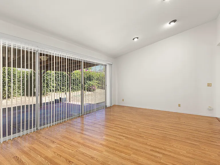 2170 Jefferson Ave — Photo 8