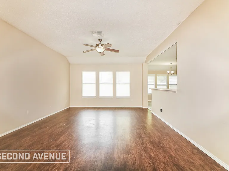 1017 La Mirada — Photo 3