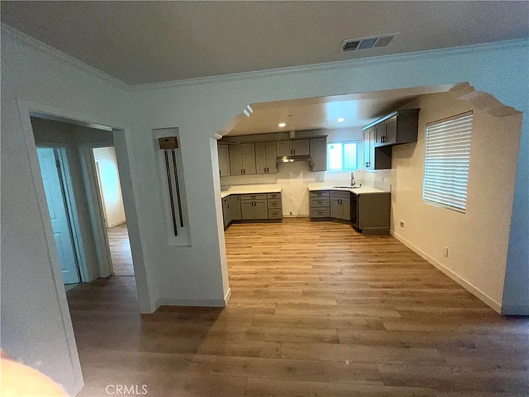 1609 N Niagara St — Photo 4