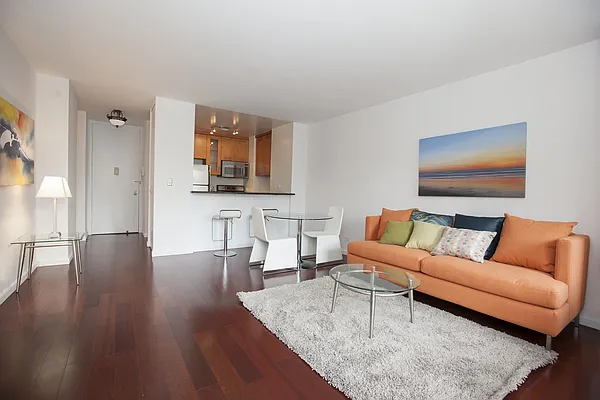 Rented by BLU Real Estate | media 16