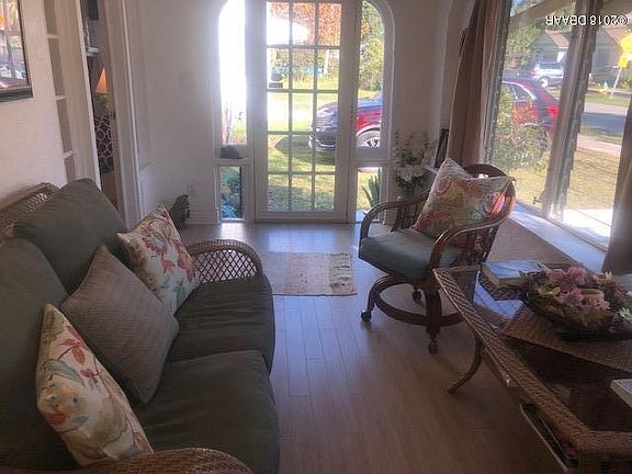3rd image of 334 S Taylor Ave