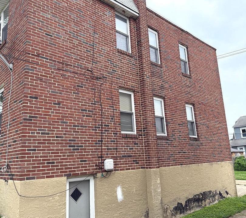 2nd image of 1907 Fuller St #9