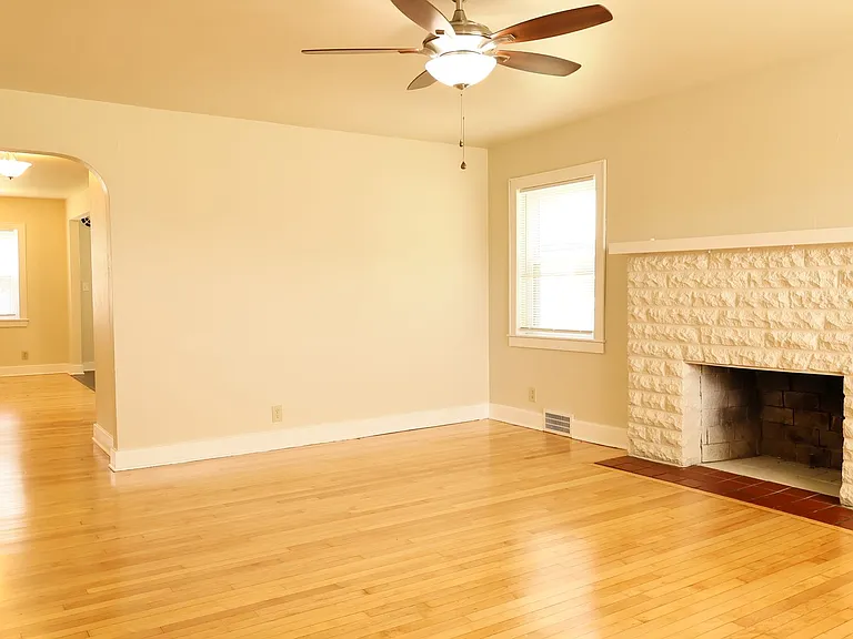 1426 Silver St — Photo 4