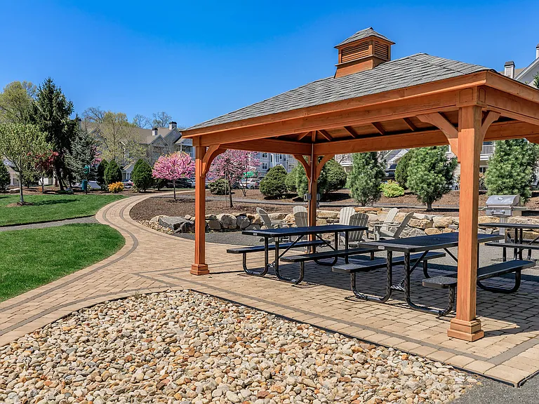 Knoll Crest Apartments — Photo 19