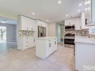 16 Oak Tree Rd S, Monmouth Junction, NJ 08852