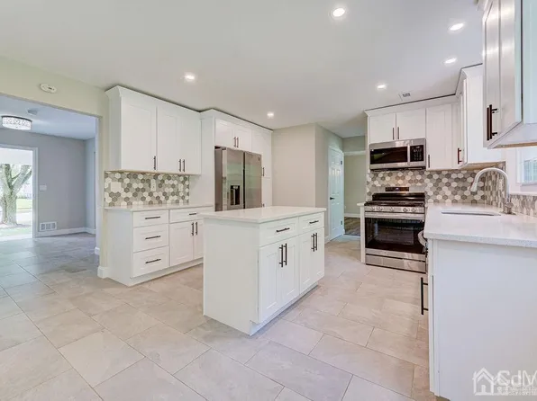 16 Oak Tree Rd S, Monmouth Junction, NJ 08852