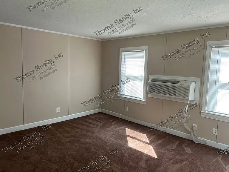 1024 Burt St — Photo 3