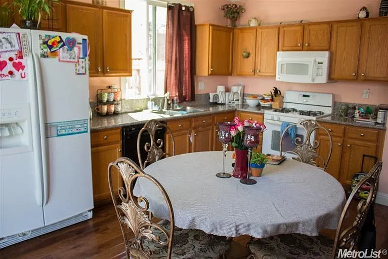 4528 Winje Dr photo 1