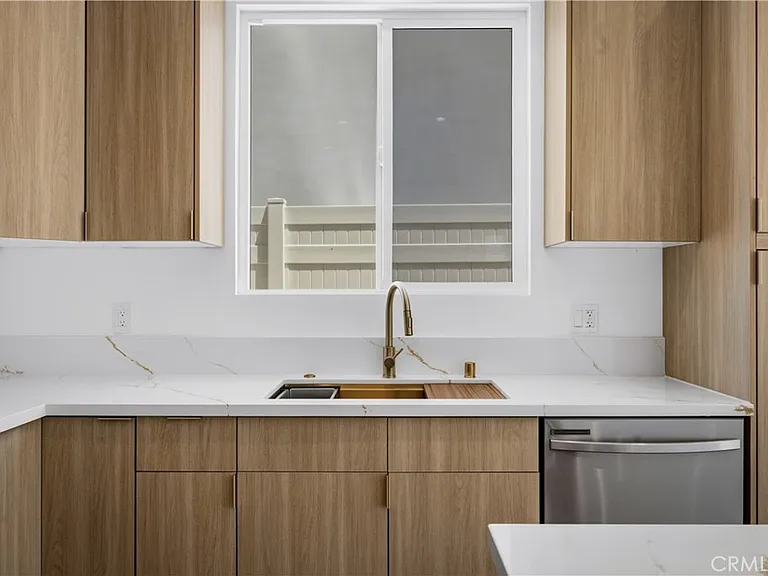 10053 Amestoy Ave — Photo 5