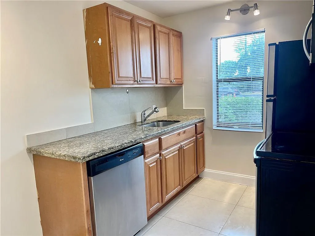 1 bed, 1.0 bath, 650 sqft, $1,650 — Photo 3