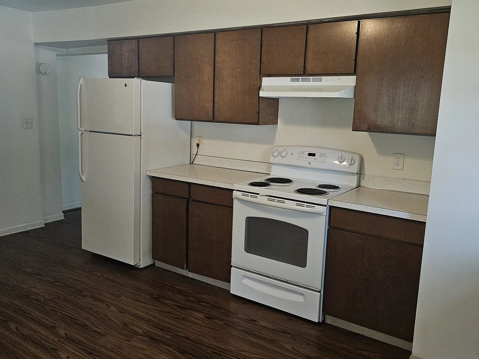 4 bed, 1.5 bath, $1,900 — Photo 2