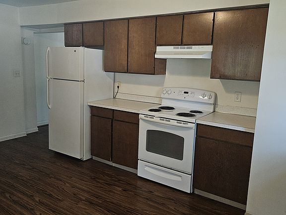 2nd image of 930 Jackson St