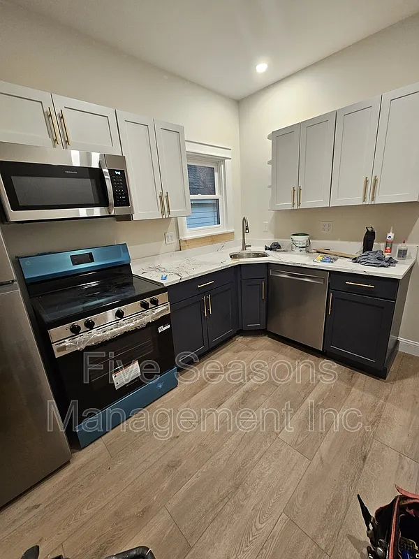 3 bed, 1.0 bath, 1200 sqft, $3,000 — Photo 1