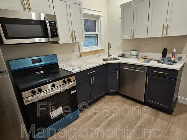 75 Loomis St #2, Burlington, VT 05401