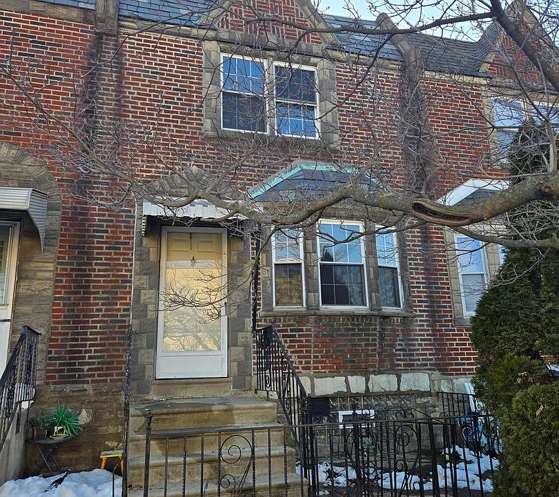 1st image of 2258 Saint Vincent St