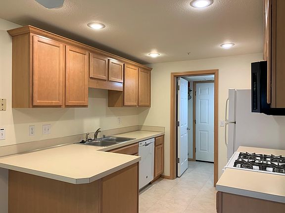 2nd image of 9914 NE 135th Pl
